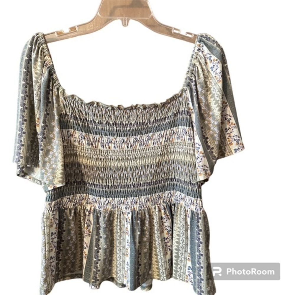 Gypsies and Moondust Ruched Top, Green and White floral‎ pattern, Size XL